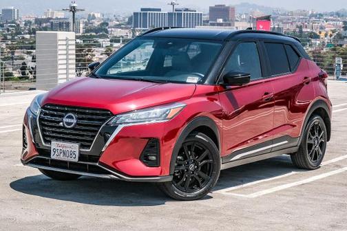 2023 Nissan Kicks SR