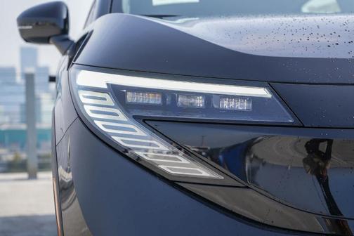 Black (P) 2026 Nissan Leaf SV+