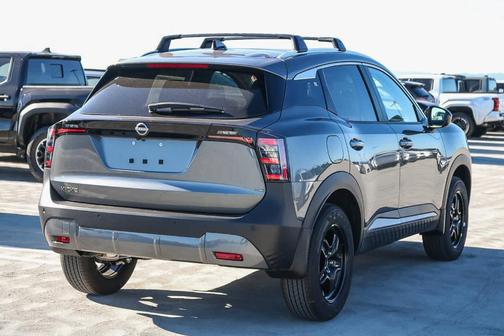 Gun Metallic 2027 Nissan Kicks SV