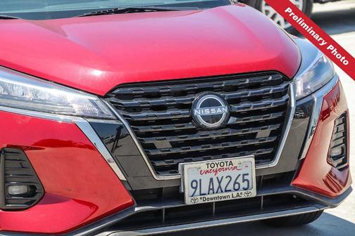 2 Tone Red / Black Roof 2022 Nissan Kicks SR