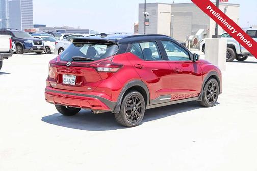 2 Tone Red / Black Roof 2022 Nissan Kicks SR
