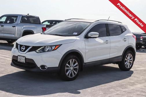 White 2017 Nissan Rogue Sport SV