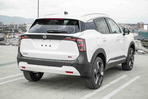 Aspen White Tri 2026 Nissan Kicks SR