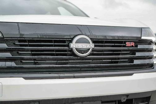 Aspen White Tri 2026 Nissan Kicks SR