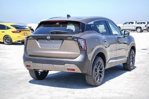 Canyon Bronze Metallic 2026 Nissan Kicks SR