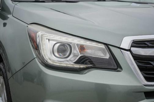 Jasmine Green Metallic 2018 Subaru Forester 2.5i Touring