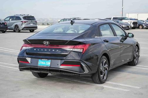 Black 2024 Hyundai ELANTRA Limited
