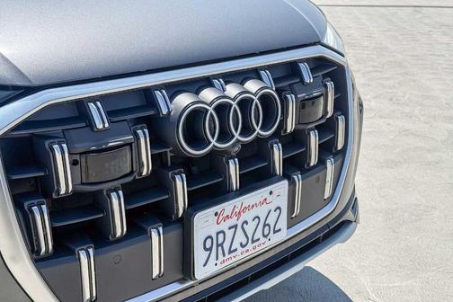 Samurai Gray Metallic 2025 Audi Q7 55 Premium Plus