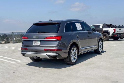 Samurai Gray Metallic 2025 Audi Q7 55 Premium Plus