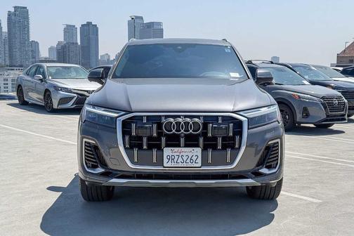 Samurai Gray Metallic 2025 Audi Q7 55 Premium Plus