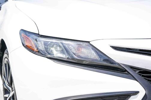 White 2022 Toyota Camry SE