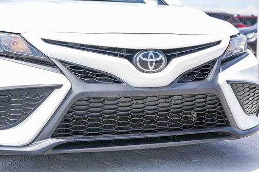 White 2022 Toyota Camry SE