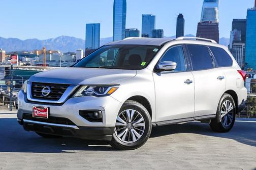 Brilliant Silver Metallic 2017 Nissan Pathfinder SV