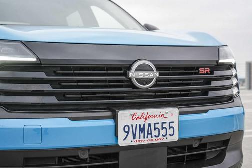 2t Ice Blk Roof 2025 Nissan Kicks SR