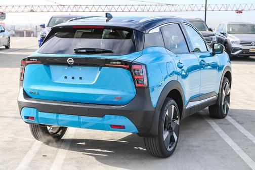 2t Ice Blk Roof 2025 Nissan Kicks SR