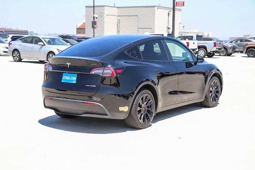 Black 2022 Tesla Model Y Long Range