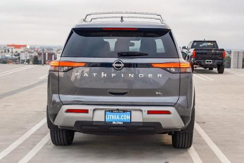 2022 Nissan Pathfinder SL