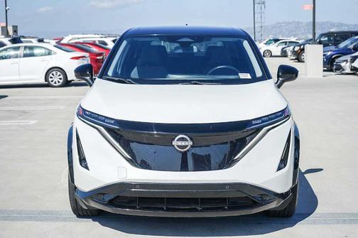 2 Tone White / Black Roof 2023 Nissan ARIYA VENTURE+