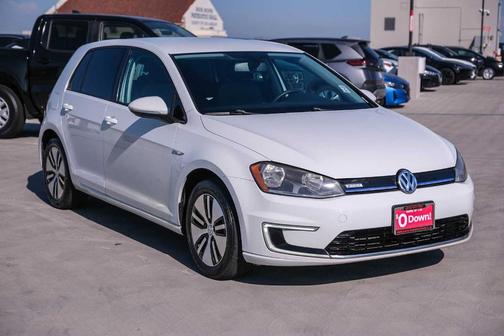 White 2016 Volkswagen e-Golf SE