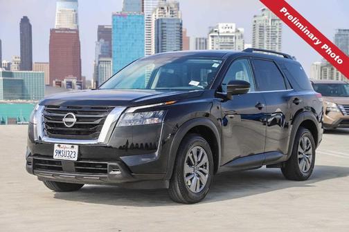 Black 2024 Nissan Pathfinder SV