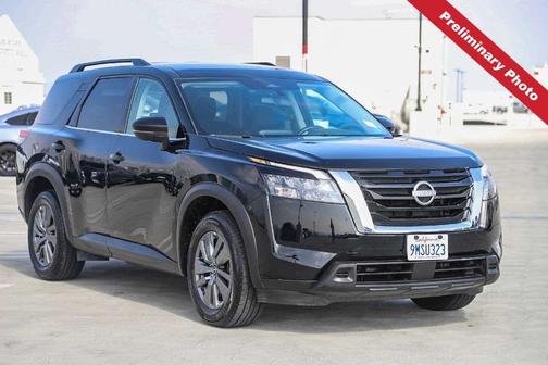 Black 2024 Nissan Pathfinder SV