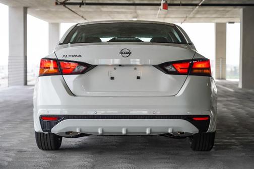 Glacier White 2025 Nissan Altima S