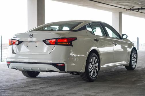 Glacier White 2025 Nissan Altima S