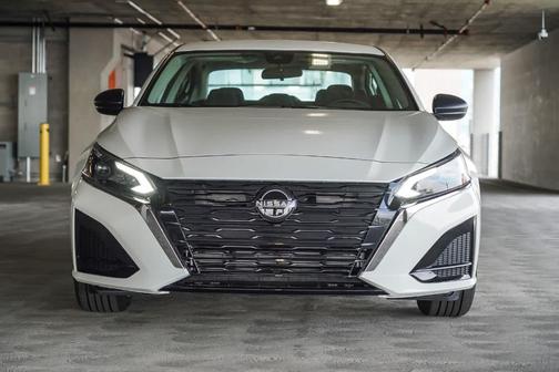 Glacier White 2025 Nissan Altima S