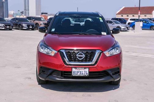 Cayenne Red / Super Black 2018 Nissan Kicks SV