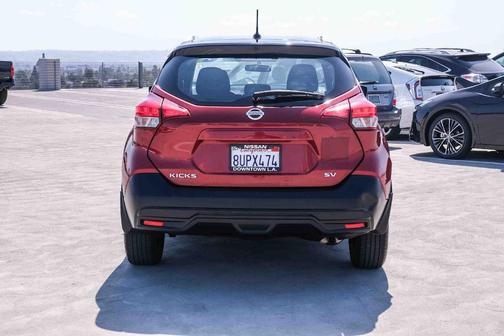 Cayenne Red / Super Black 2018 Nissan Kicks SV