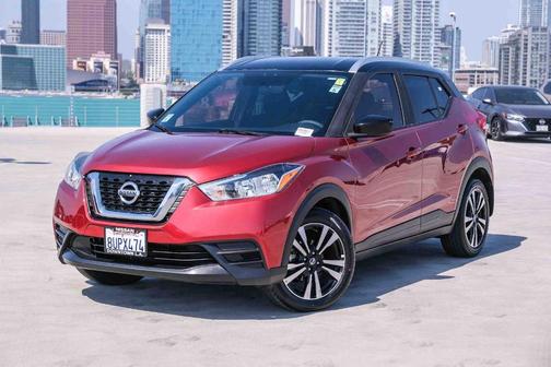 Cayenne Red / Super Black 2018 Nissan Kicks SV