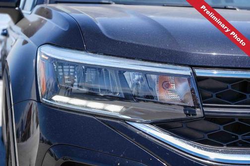 Deep Black Pearl Effect 2023 Volkswagen Taos 1.5T SE