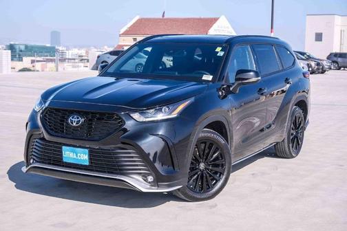 Midnight Black Metallic 2025 Toyota Highlander XSE