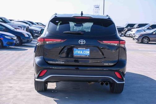 Midnight Black Metallic 2025 Toyota Highlander XSE
