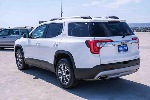 Summit White 2023 GMC Acadia SLT