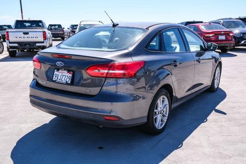 Magnetic 2015 Ford Focus SE