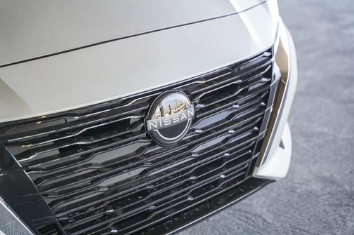 Pearl White Tri-Coat 2026 Nissan Altima SV
