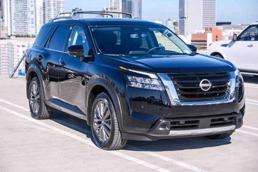 2025 Nissan Pathfinder SL