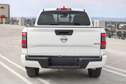 Glacier White 2025 Nissan Frontier SV