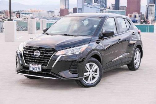 Super Black 2025 Nissan Kicks Play S