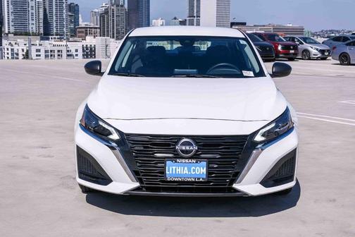 Glacier White 2025 Nissan Altima SV