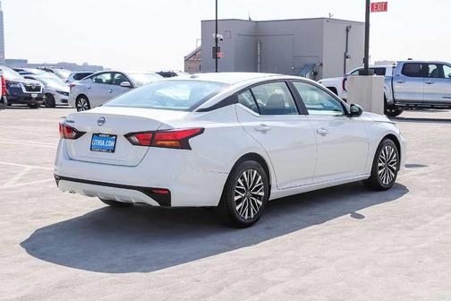 Glacier White 2025 Nissan Altima SV