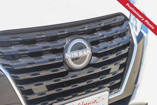 Aspen White / Super Black 2023 Nissan Kicks SV