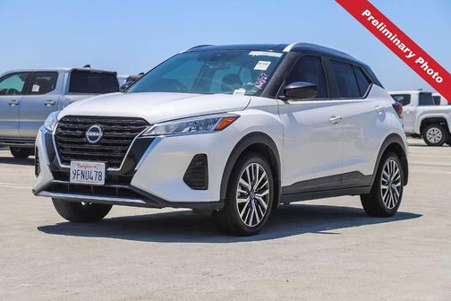 Aspen White / Super Black 2023 Nissan Kicks SV