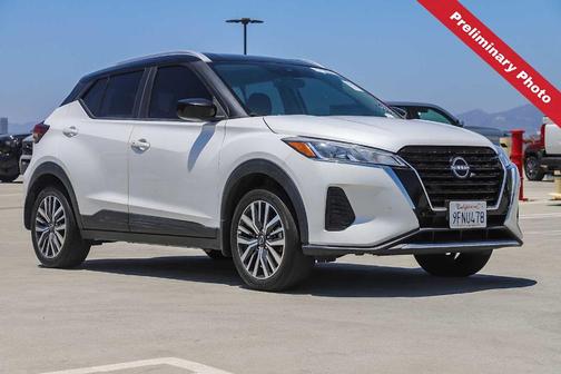 Aspen White / Super Black 2023 Nissan Kicks SV