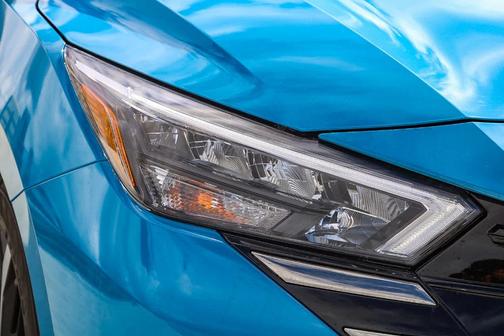 Arctic Blue Met 2025 Nissan Versa 1.6 SR