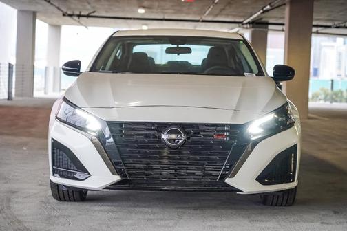 Pearl White Tri-Coat 2026 Nissan Altima SR