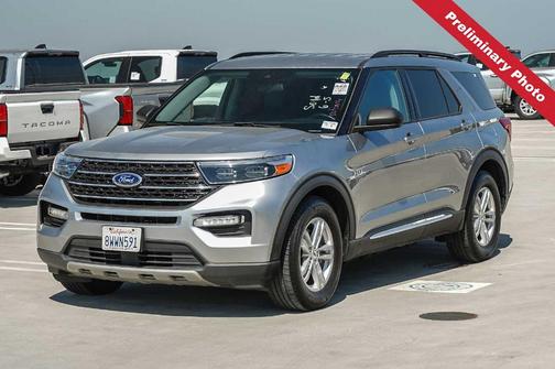 Iconic Silver Metallic 2021 Ford Explorer XLT