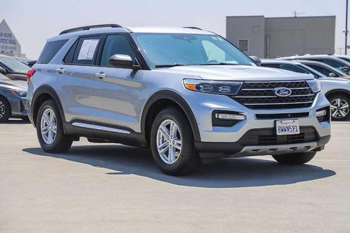 Iconic Silver Metallic 2021 Ford Explorer XLT