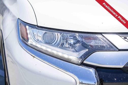 Pearl White 2019 Mitsubishi Outlander ES